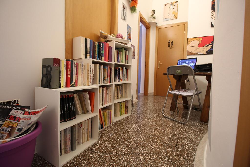 לינה וארוחת בוקר סאסארי Bed 'N Books מראה חיצוני תמונה