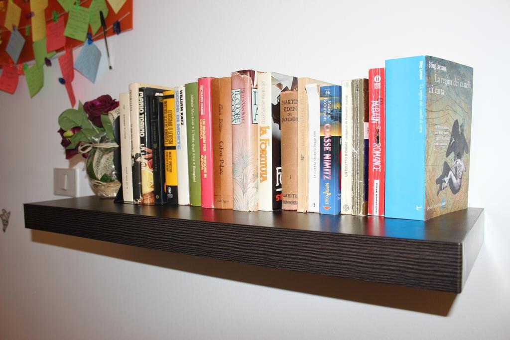לינה וארוחת בוקר סאסארי Bed 'N Books מראה חיצוני תמונה