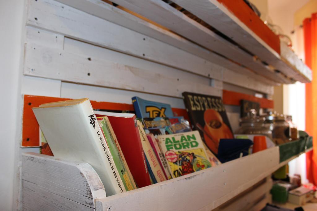 לינה וארוחת בוקר סאסארי Bed 'N Books מראה חיצוני תמונה